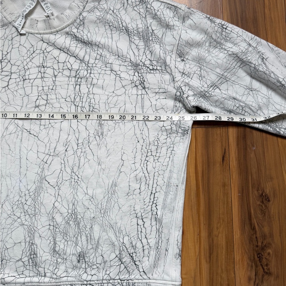 Lululemon Athletica crackle on white Crew Neck Sweater with special embroidery - Picture 8 of 10